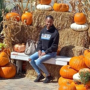 Meet your Posher, Candace